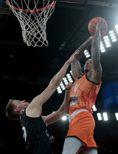 同时举行 同时举行