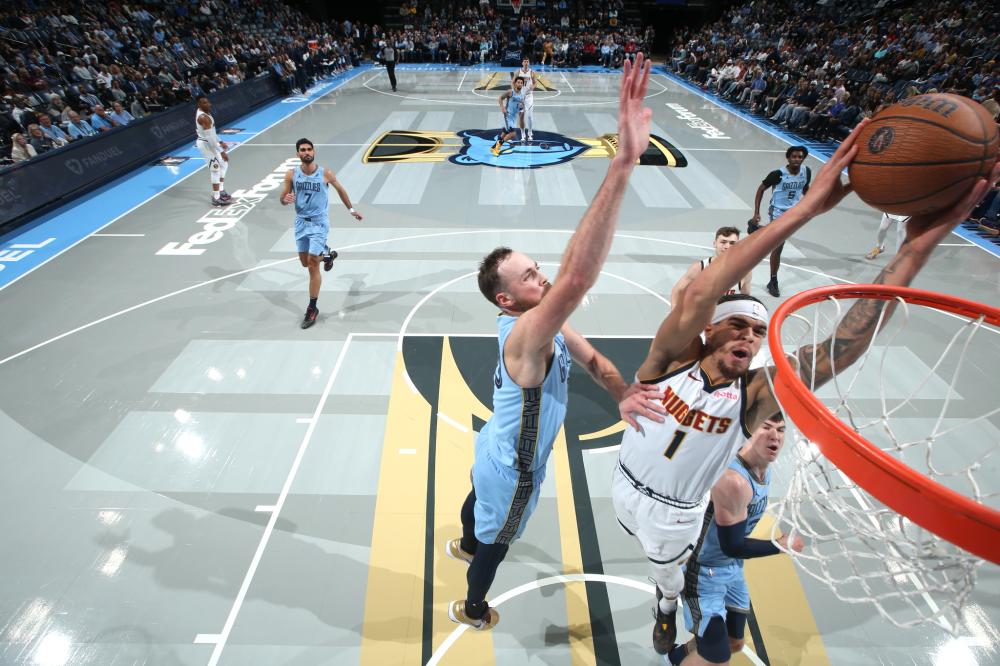 她在网前的 她在网前的