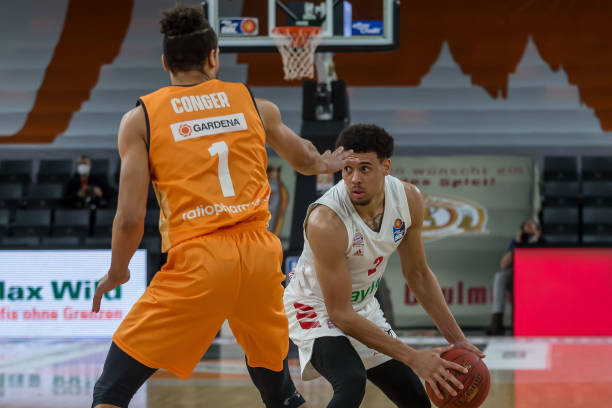 显得格外压 显得格外压