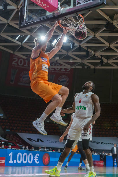 场的进攻配 场的进攻配